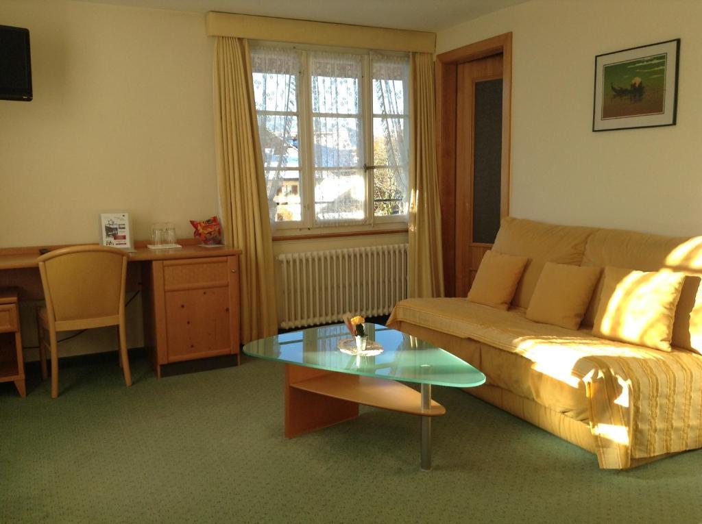 Hotel Restaurant Le Gruyerien Morlon Room photo