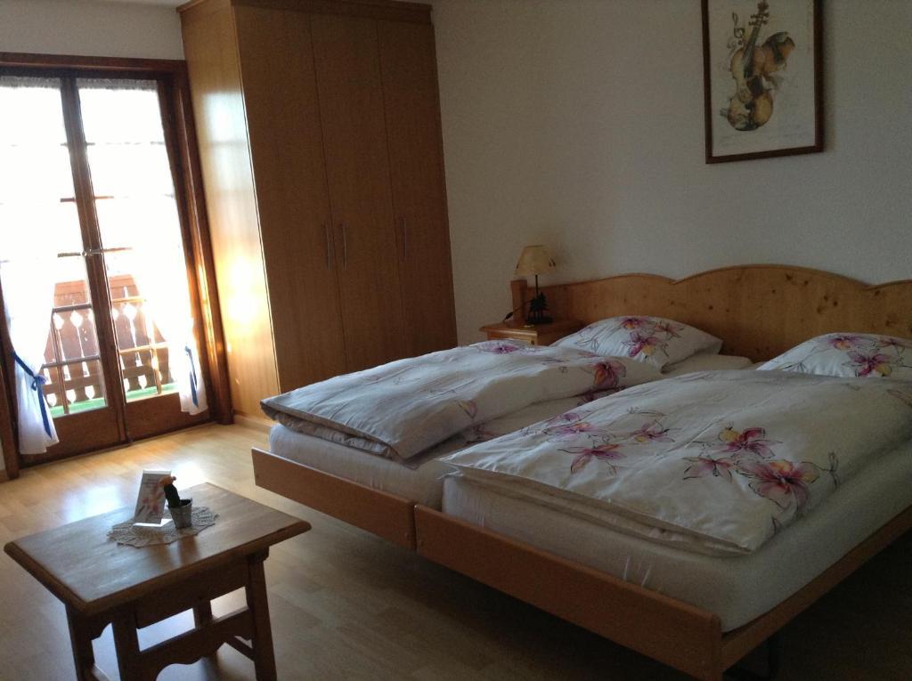 Hotel Restaurant Le Gruyerien Morlon Room photo